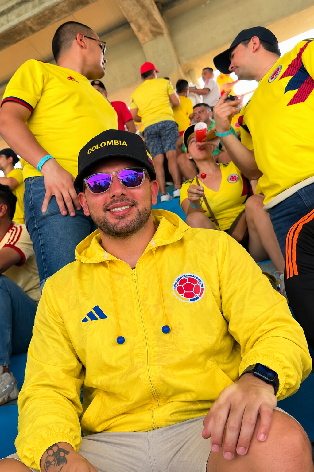 Pack mundialista Victoria Hombre (Chaqueta rompevientos selección + gorra básica contra marcada) (copia)