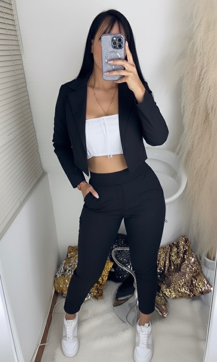 SET TRES PIEZAS BLAZER, PANTALÓN Y BÁSICA BLANCA