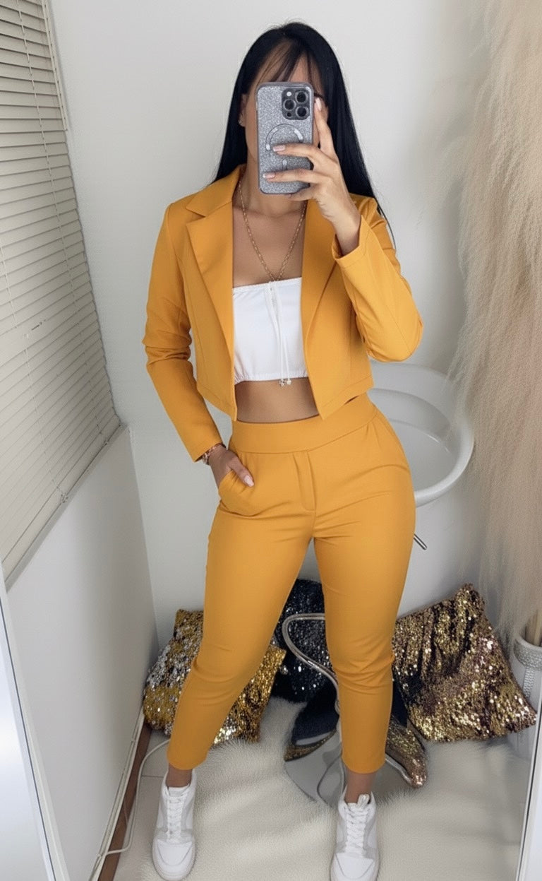 SET TRES PIEZAS BLAZER, PANTALÓN Y BÁSICA BLANCA