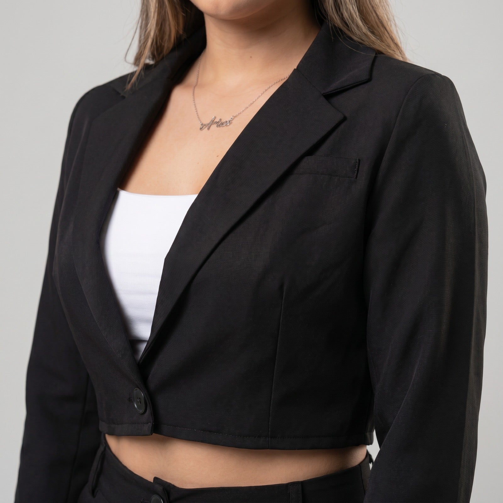 TRAJE GRECIA BLAZER CORTO Y PANTALÓN BOTA RECTA