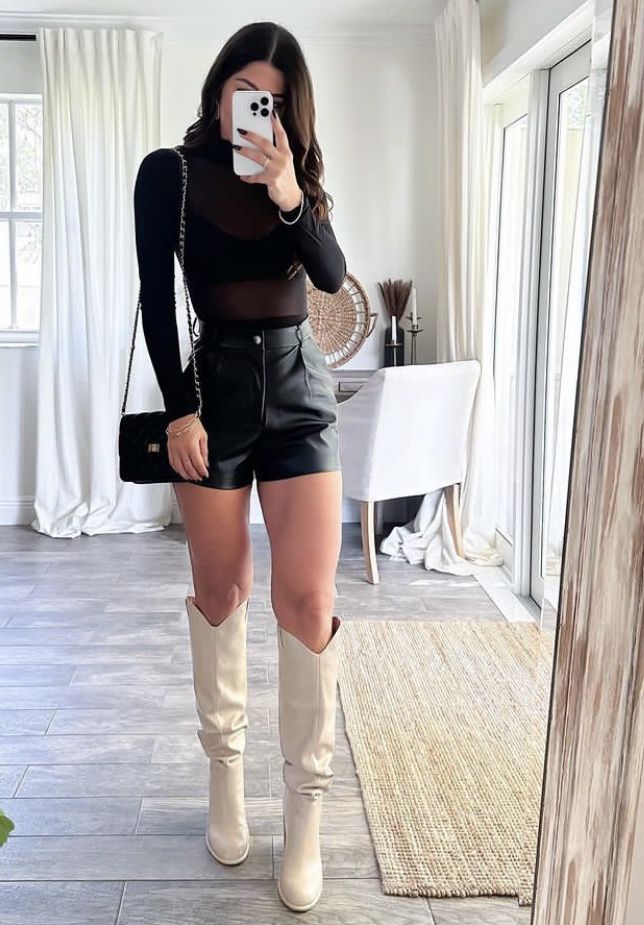 SHORT EN CUERINA