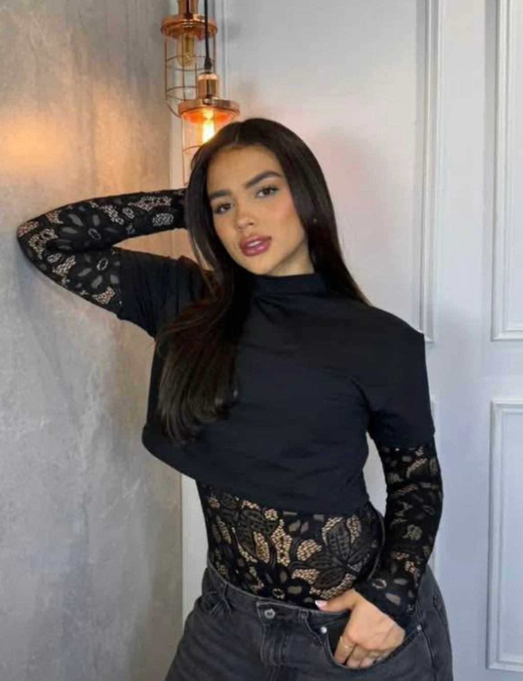 CONJUNTO BODY EN ENCAJE Y BÁSICA