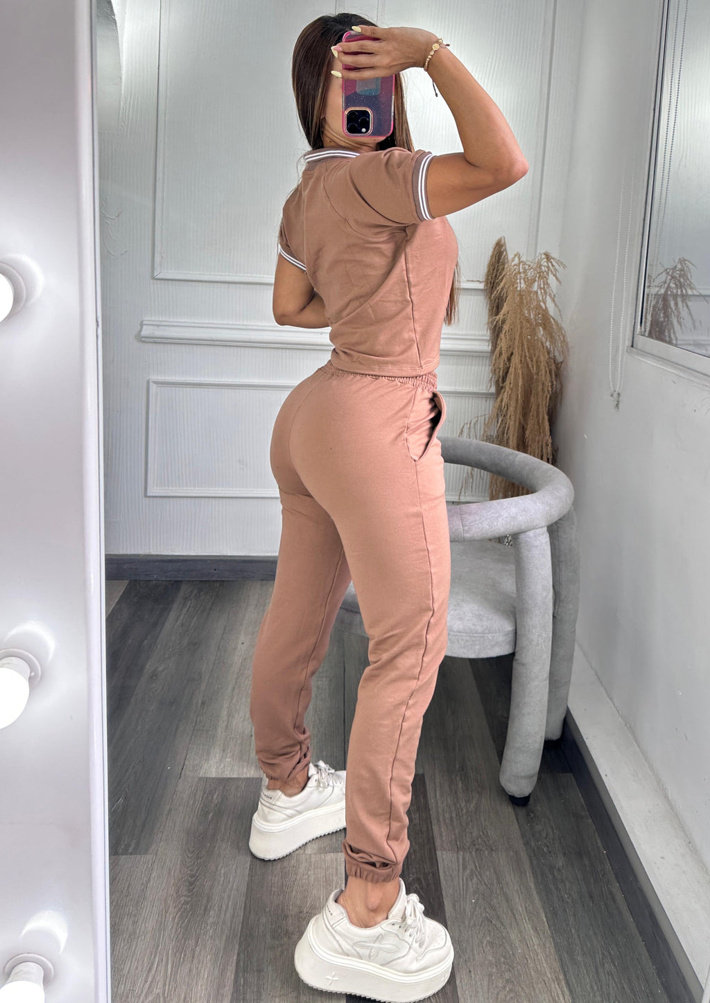 Conjunto jogger y camisa cuello tejido