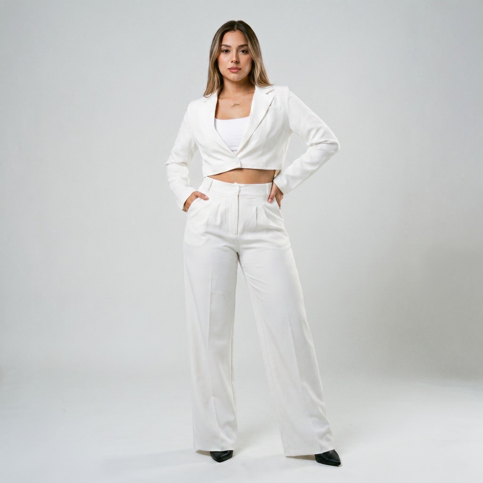 TRAJE GRECIA BLAZER CORTO Y PANTALÓN BOTA RECTA