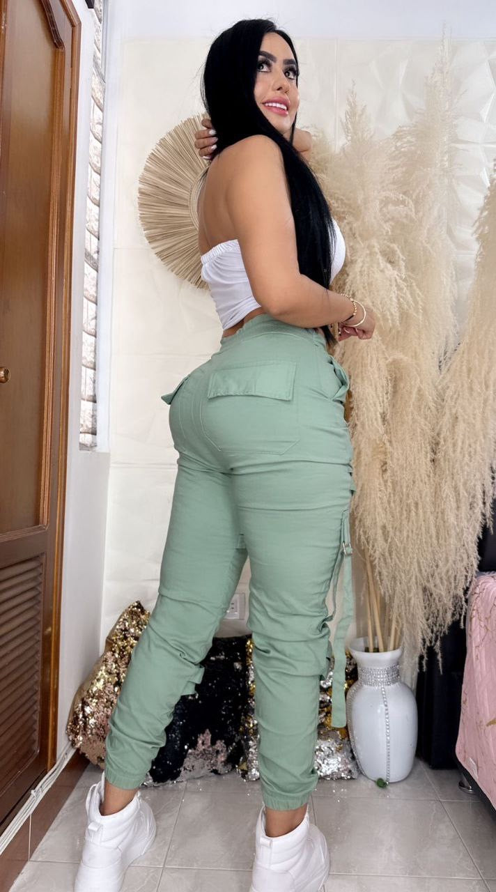 SET STREET PANTALON CARGO CON TIRAS EN BENGALINA Y TOP BASICO