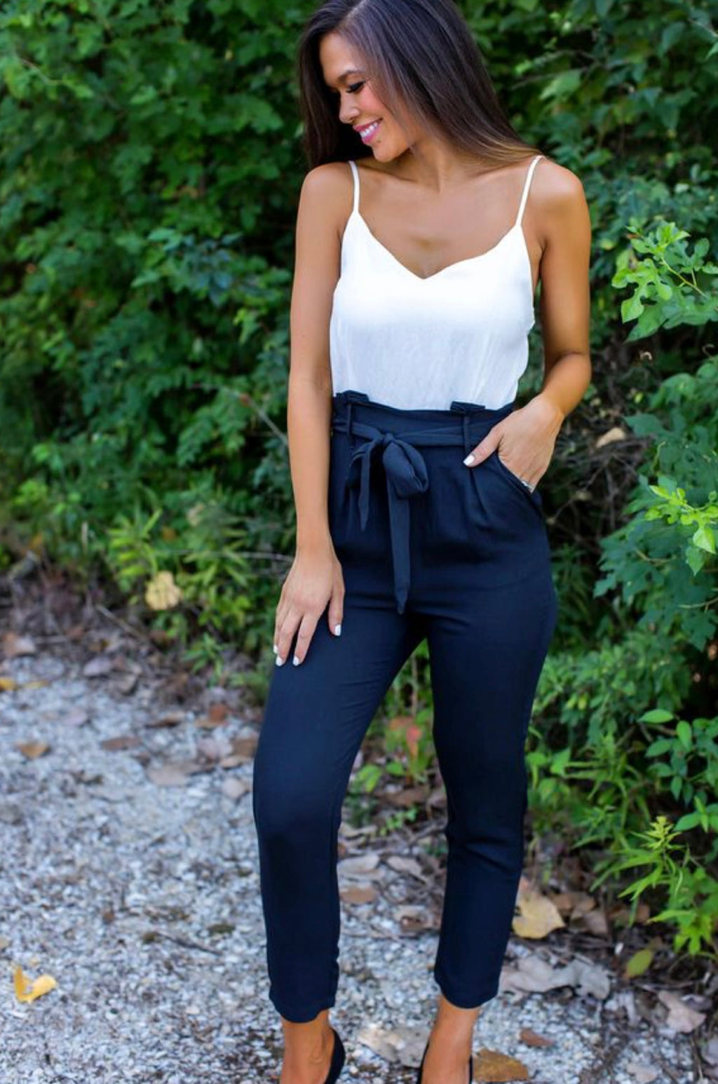 Pantalón en Bengalina Licrada con Moño – Comodidad y Estilo en una Prenda Sofisticada