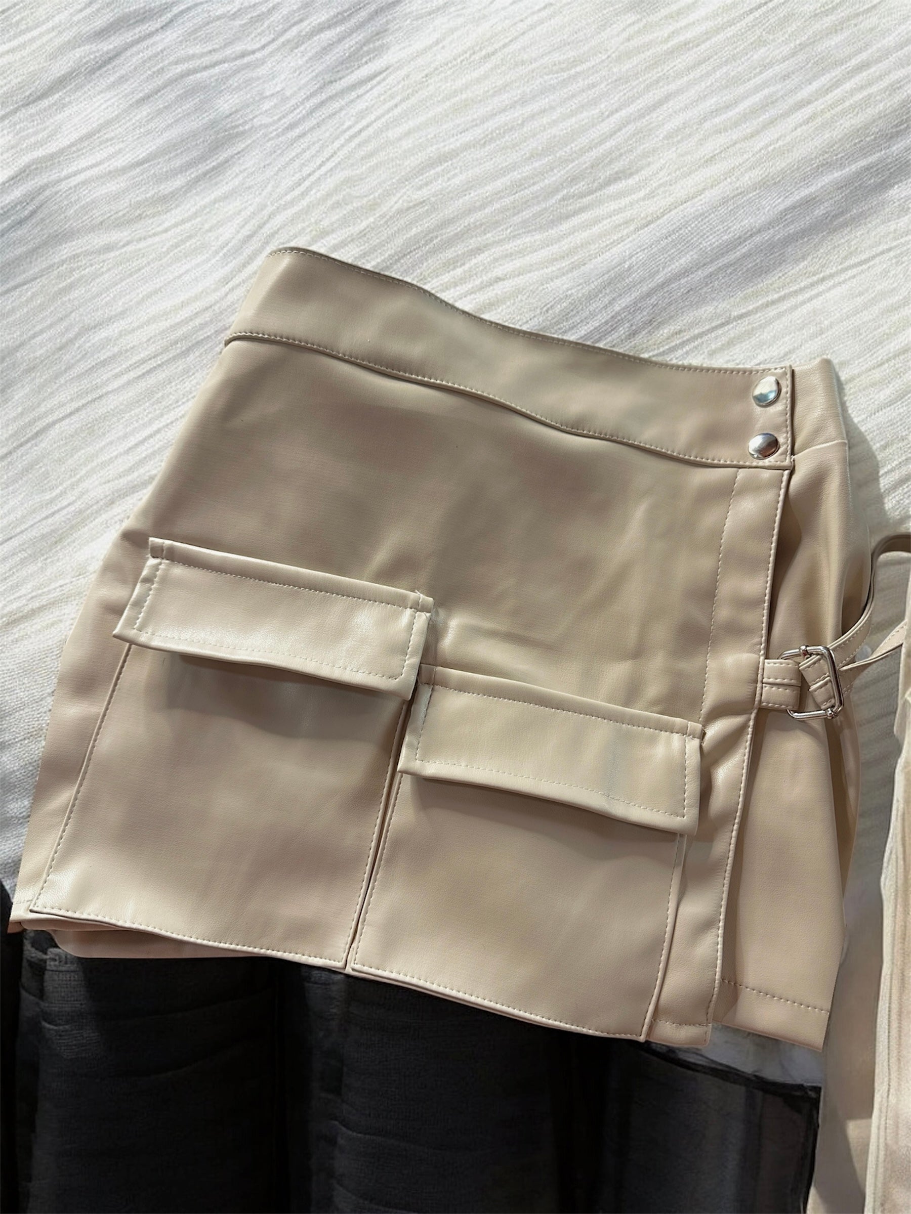 Falda Short en Cuerina – Estilo Atrevido y Comodidad en una Sola Prenda