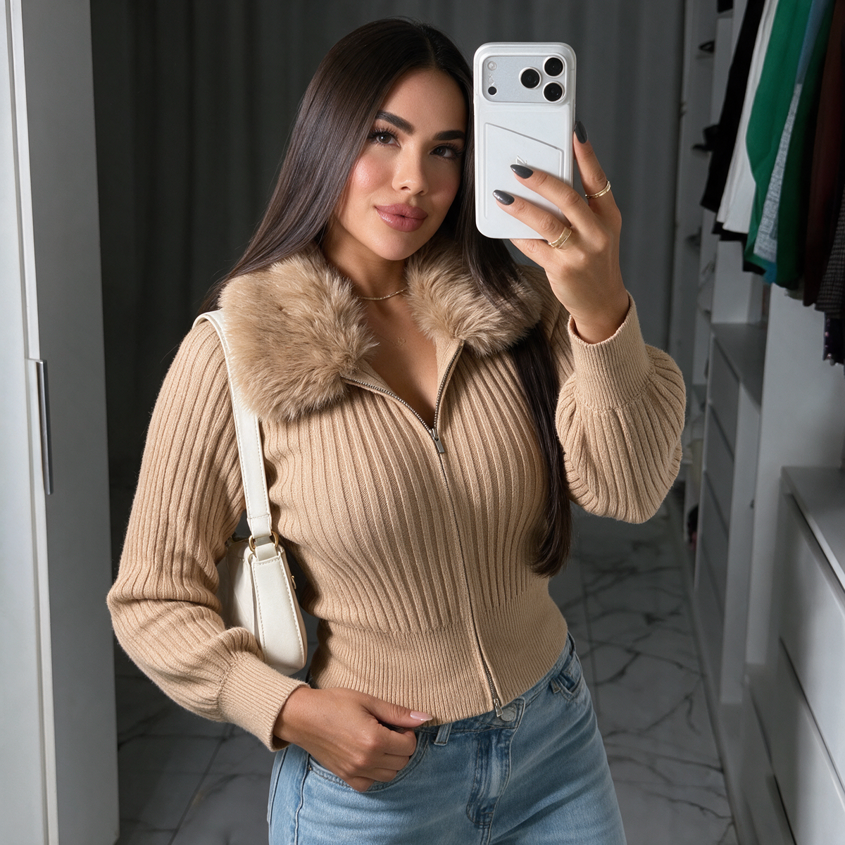 BUZO TIPO CARDIGAN CON PELUCHE