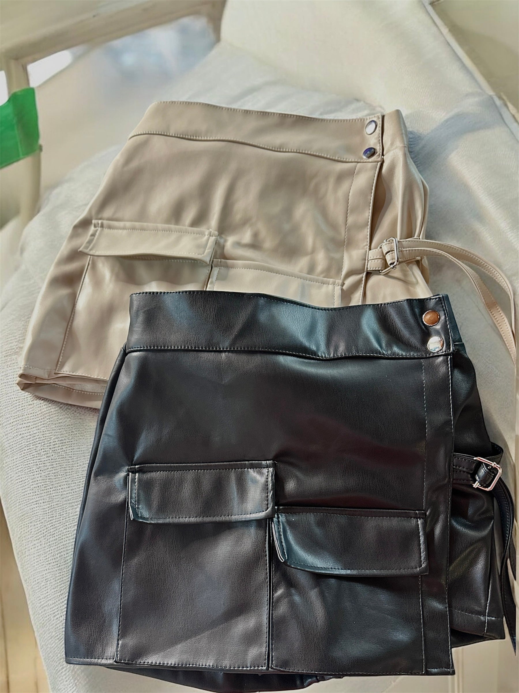 Falda Short en Cuerina – Estilo Atrevido y Comodidad en una Sola Prenda