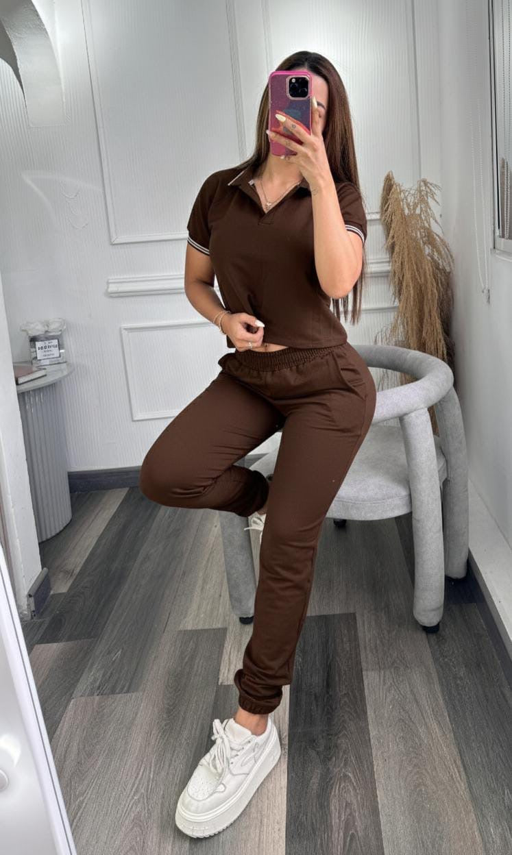 Conjunto jogger y camisa cuello tejido