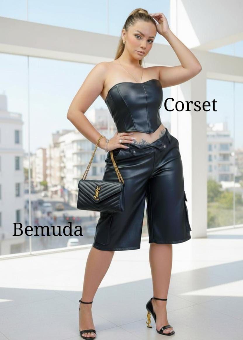 Conjunto "Black Rebel": Corset de Corazón y Bermudas Cargo en Efecto Cuero