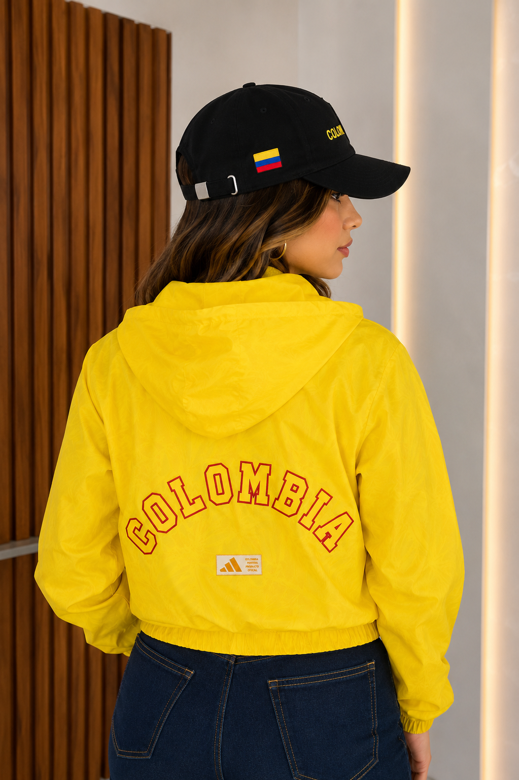 Pack mundialista Victoria (Chaqueta rompevientos selección + gorra básica contra marcada)