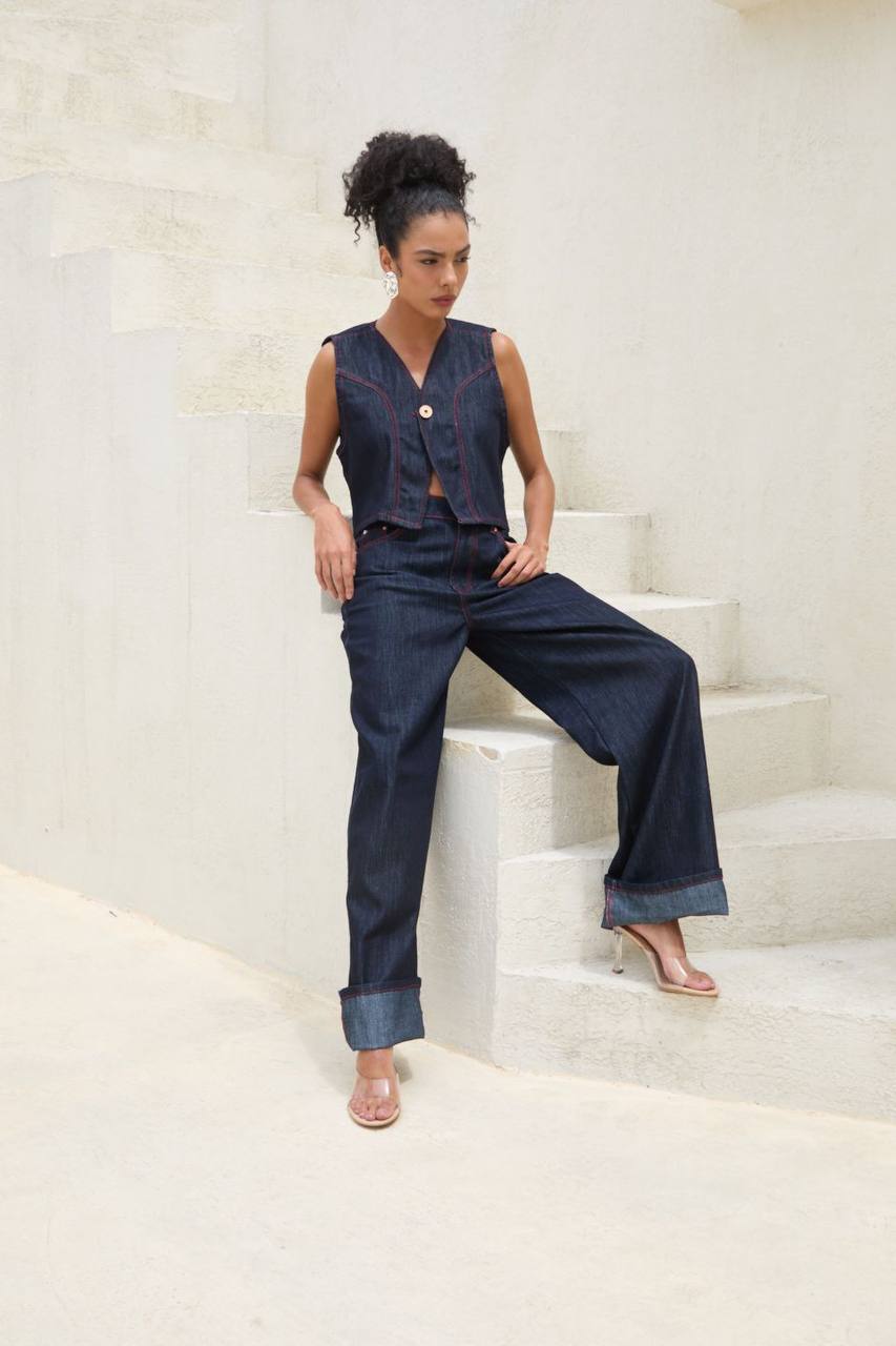 CONJUNTO MARGORT EN DENIM LIVIANO HILO ROJO