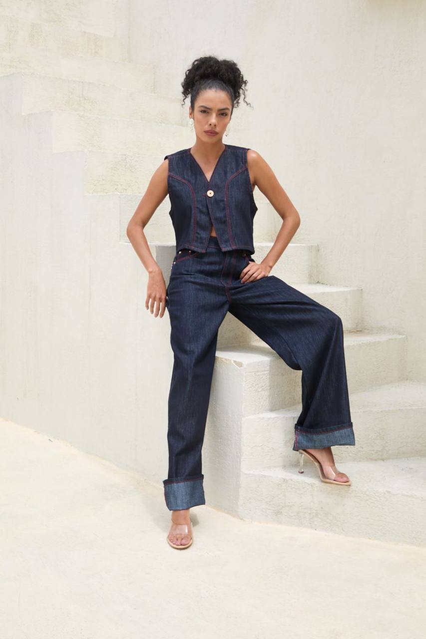 CONJUNTO MARGORT EN DENIM LIVIANO HILO ROJO
