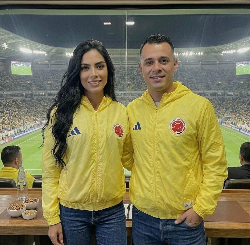 Set x2 Chaquetas ( Hombre y mujer) Rompevientos Sentimiento Tricolor– Edición Coleccionista incluye caja individual