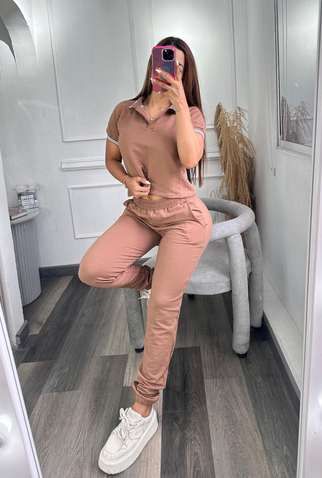 Conjunto jogger y camisa cuello tejido