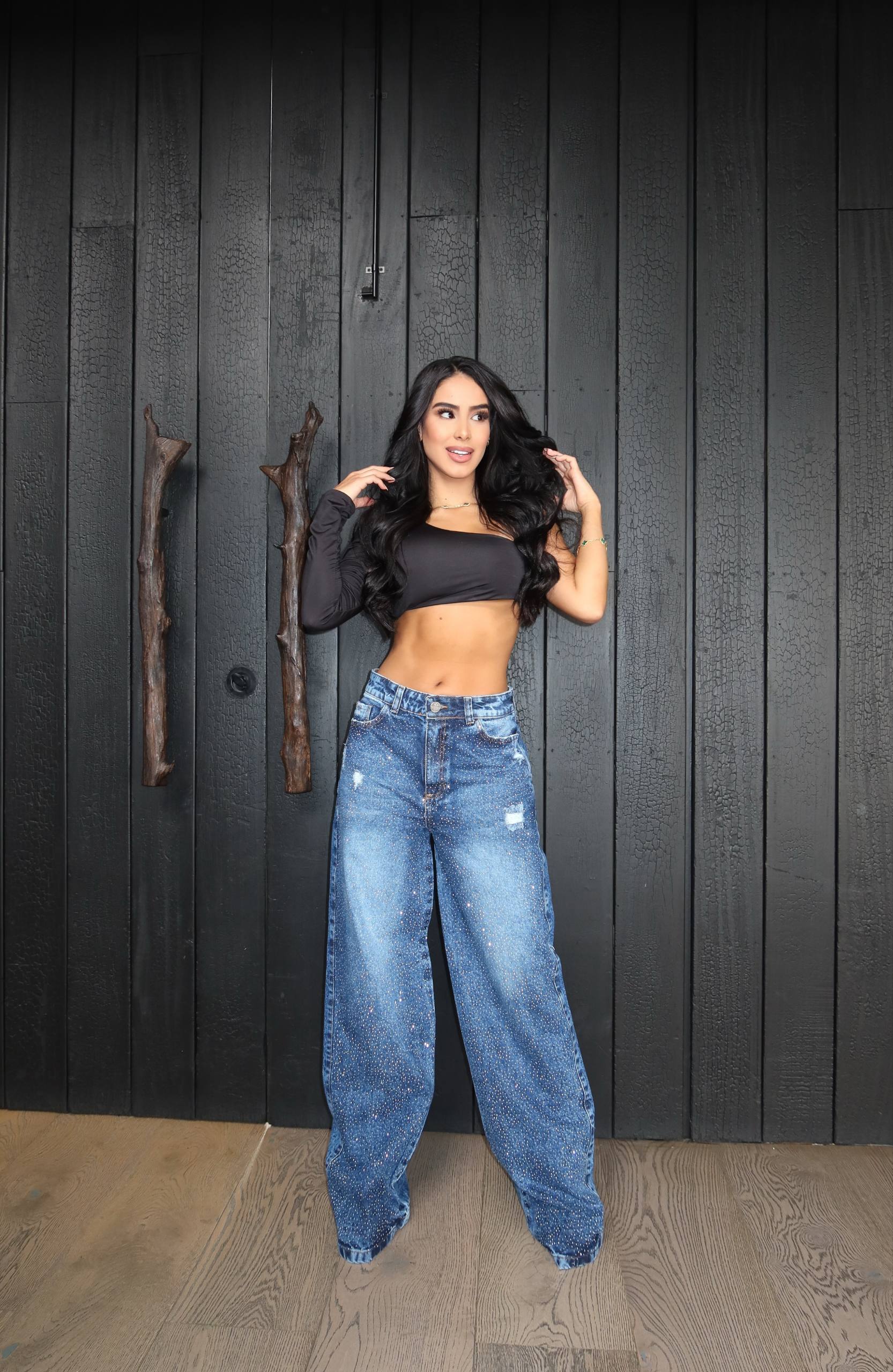 Jean wide leg azul con pedrería