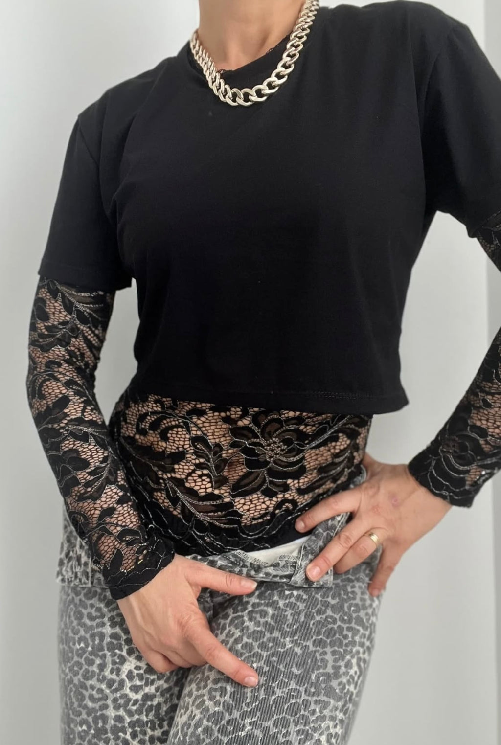 CONJUNTO BODY EN ENCAJE Y BÁSICA