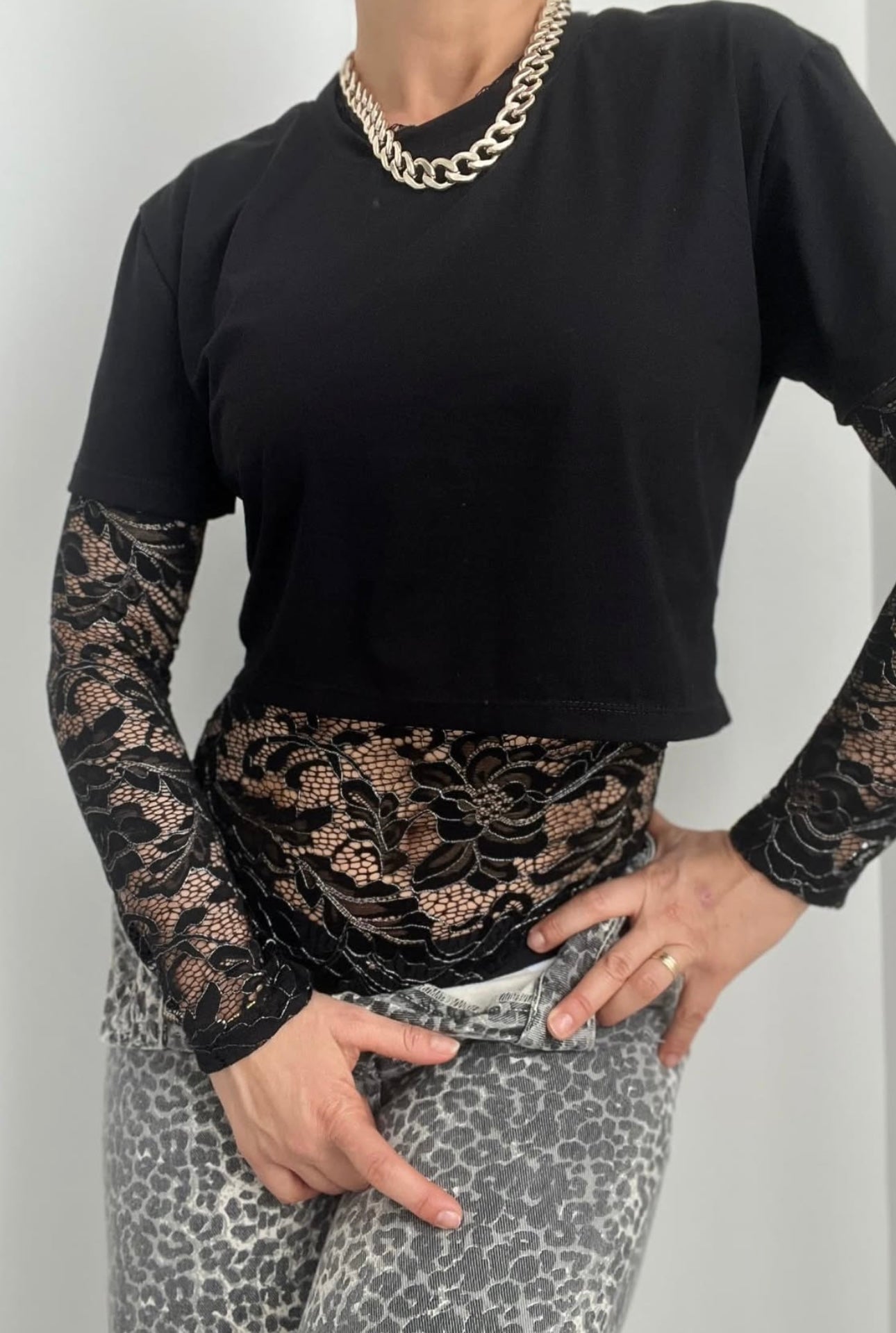 CONJUNTO BODY EN ENCAJE Y BÁSICA