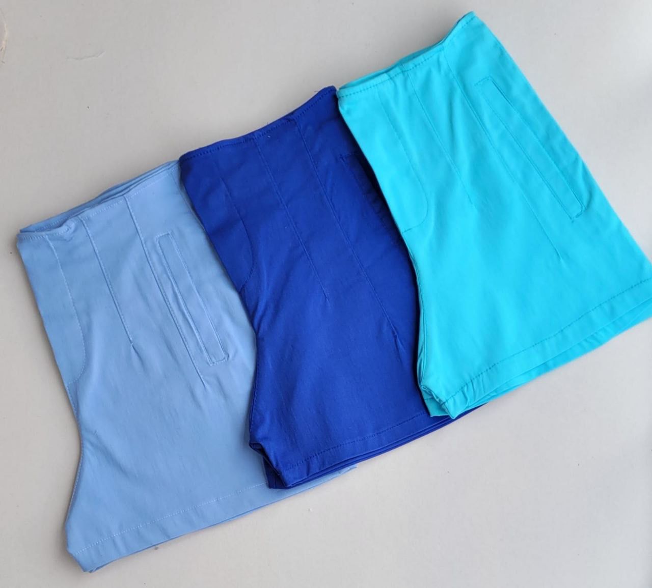 CONJUNTO DOS PIEZAS CORSET Y SHORT STILETO PINZAS