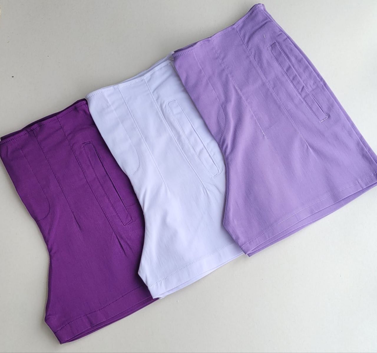 CONJUNTO DOS PIEZAS CORSET Y SHORT STILETO PINZAS