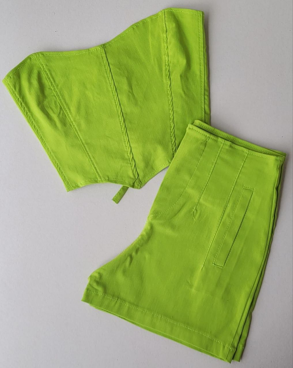 CONJUNTO DOS PIEZAS CORSET Y SHORT STILETO PINZAS