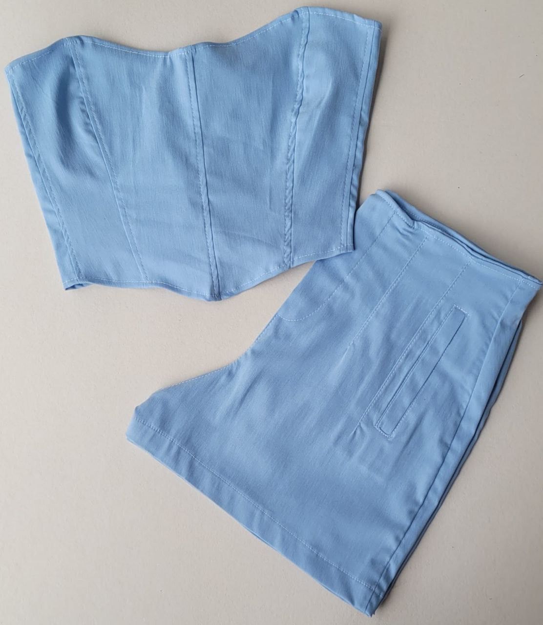 CONJUNTO DOS PIEZAS CORSET Y SHORT STILETO PINZAS