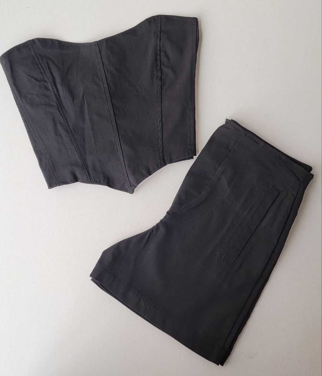 CONJUNTO DOS PIEZAS CORSET Y SHORT STILETO PINZAS
