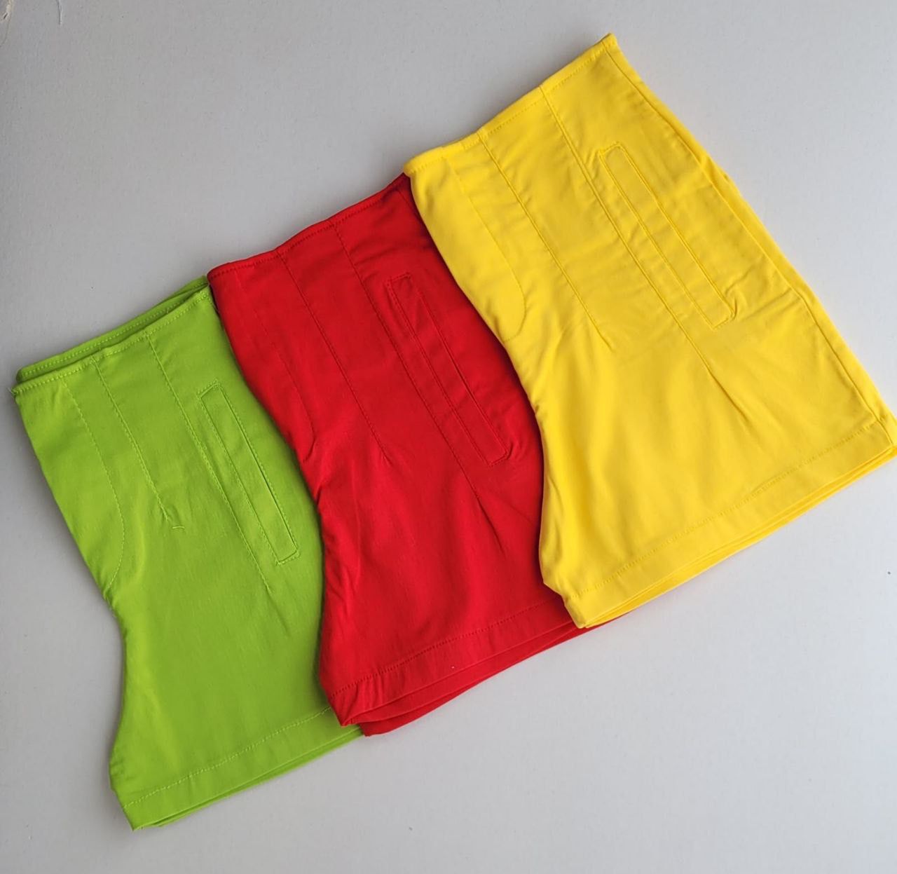 CONJUNTO DOS PIEZAS CORSET Y SHORT STILETO PINZAS