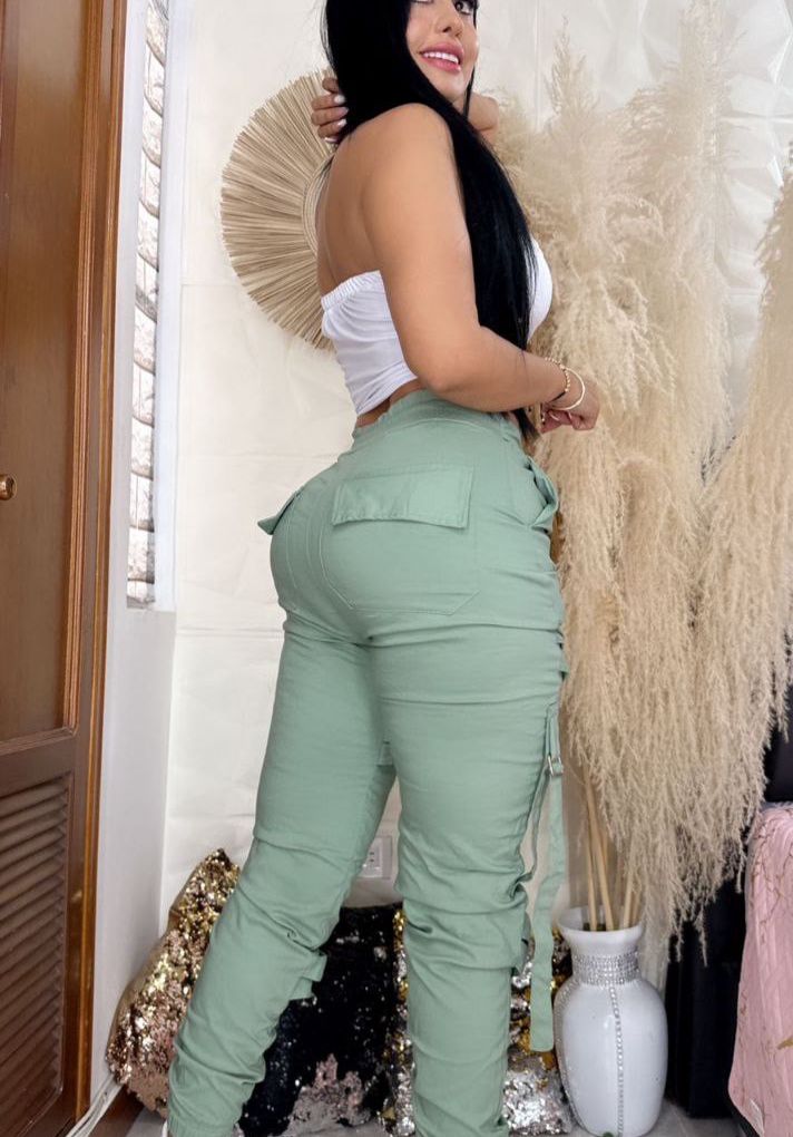 SET STREET PANTALON CARGO CON TIRAS EN BENGALINA Y TOP BASICO